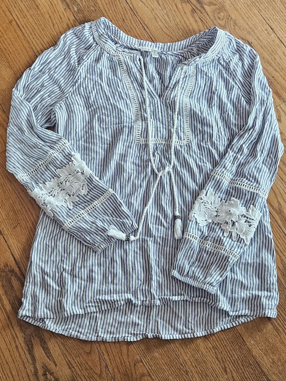 Pale Sky Striped Blue & White Embroidered Peasant Top Size Medium